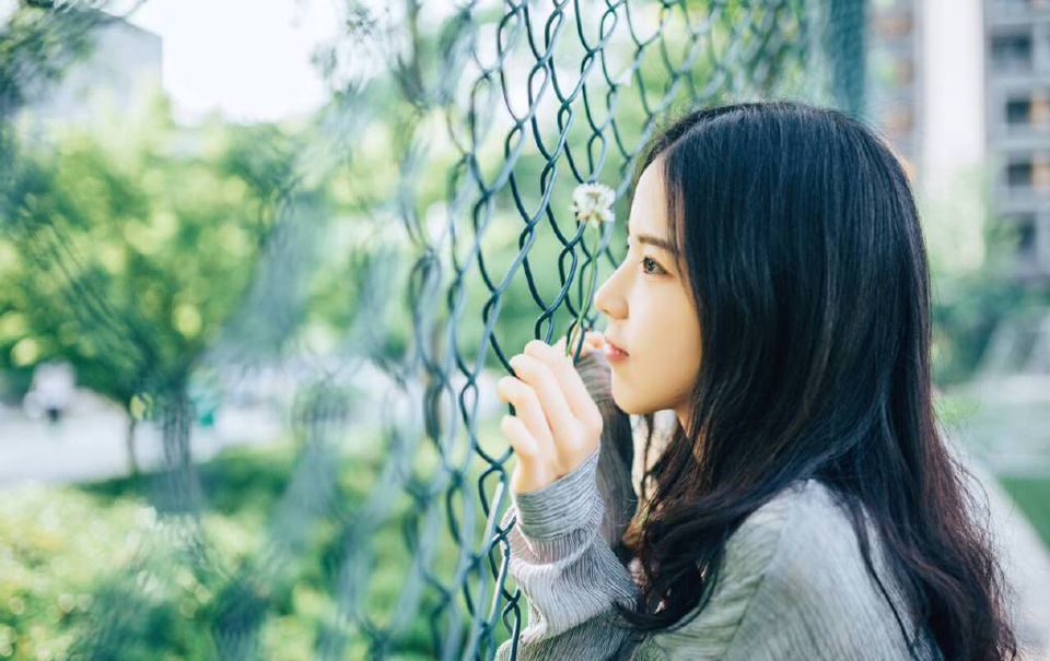 “诸位，刘璋虽然有过，但终究与诸位君臣一场，如今益州已降，我也说过，往日一切，既往不咎。”庞统沉声道。